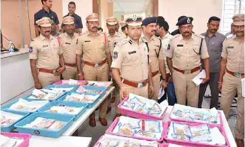 Karimnagar: Betting-addict SBI cashier steals Rs 1.1 Cr, 25.17 kg gold; held