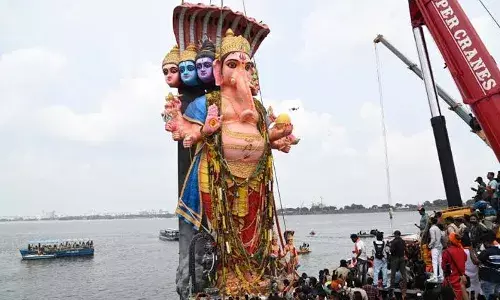 Ganesh immersion ends peacefully in Hyderabad; 1.40 lakh idols immersed: CV Anand