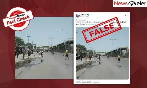 Fact Check: Nepali protestor tosses tear gas canister with hand? No, video is from Pakistan 2022