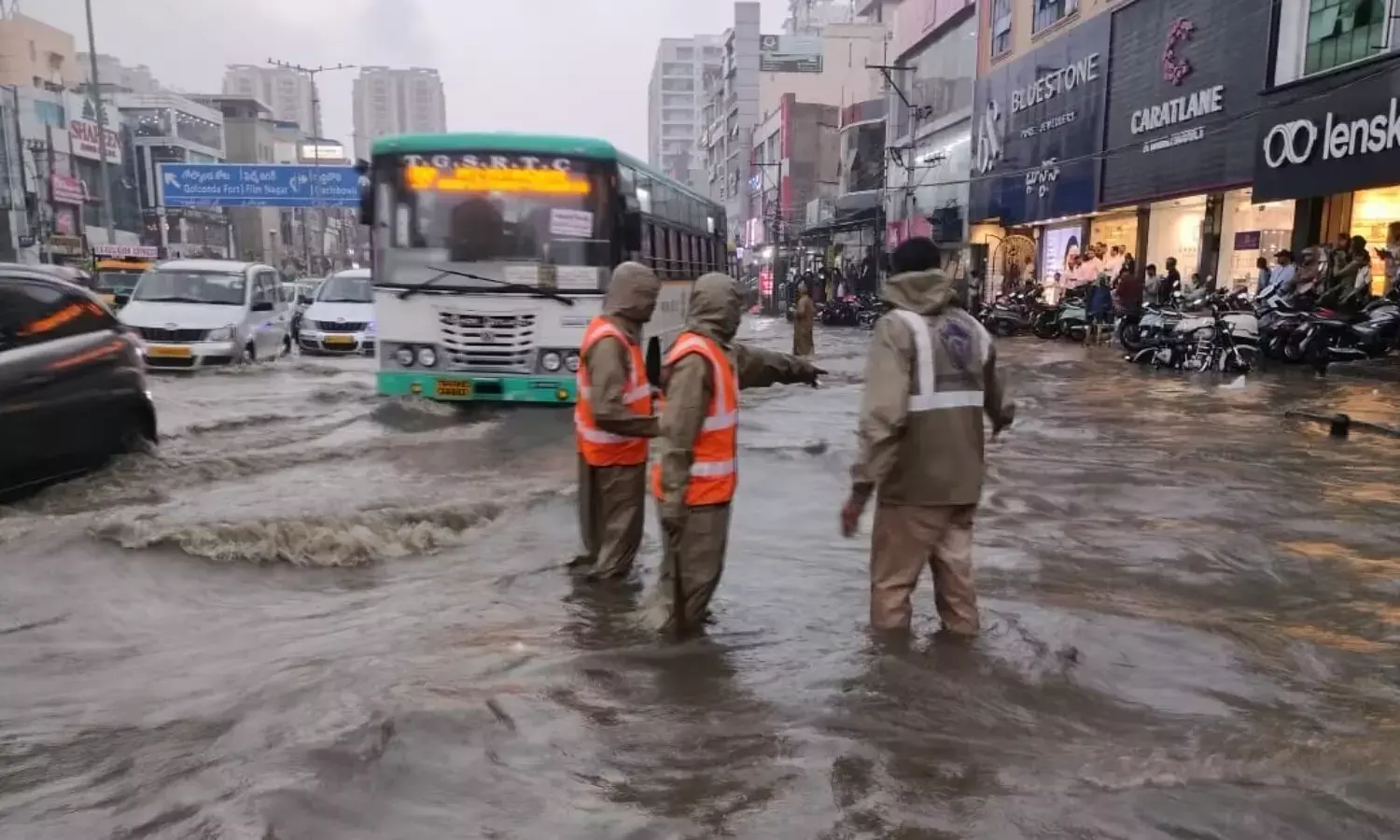Traffic snarls, waterlogging, flood alerts:  Sudden heavy downpour on Sunday leaves Hyderabad reeling