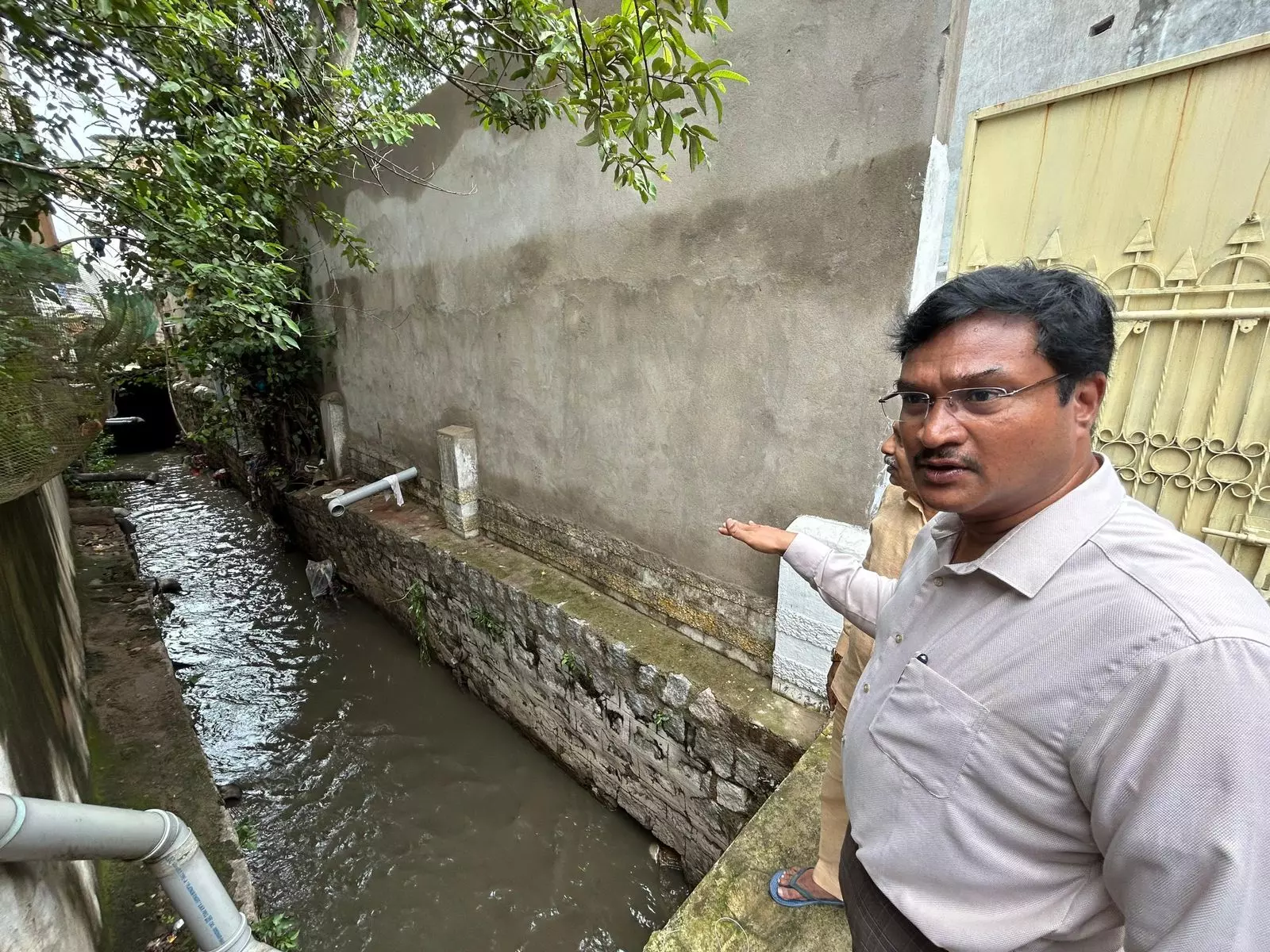 HYDRAA search ops on in Musheerabad for 3 persons who went missing in drains HYDRAA search ops on in Musheerabad for 3 persons who went missing in drains