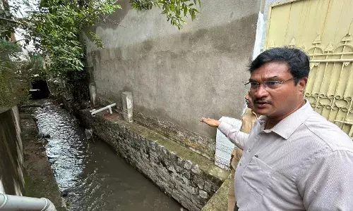 HYDRAA search ops on in Musheerabad for 3 persons who went missing in drains