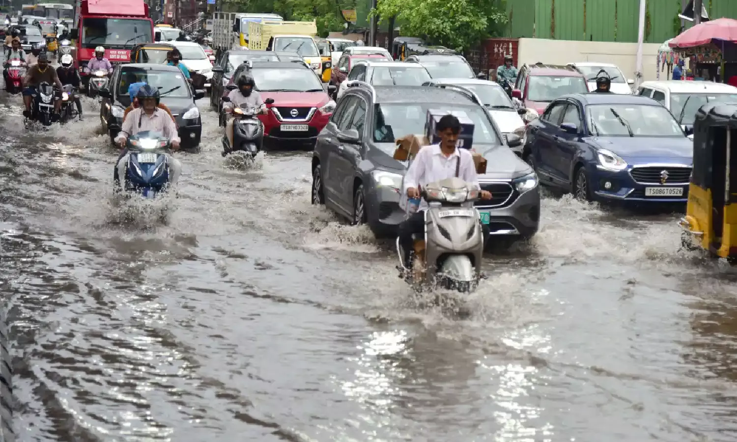 Friday rains disrupt normal life across Telangana; flooded roads, congestion in Hyderabad