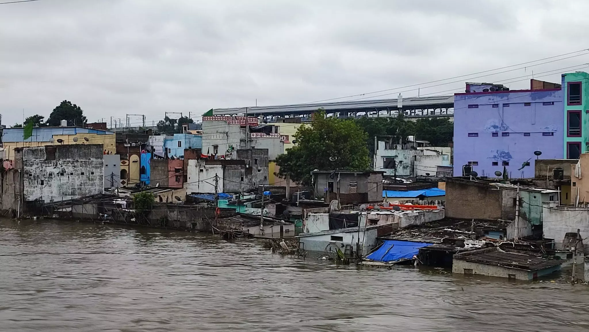 Hyderabad floods: Minister Ponnam inspects affected areas in Old City, KTR blames CM Revanth for crisis Hyderabad floods: Minister Ponnam inspects affected areas in Old City, KTR blames CM Revanth for crisis
