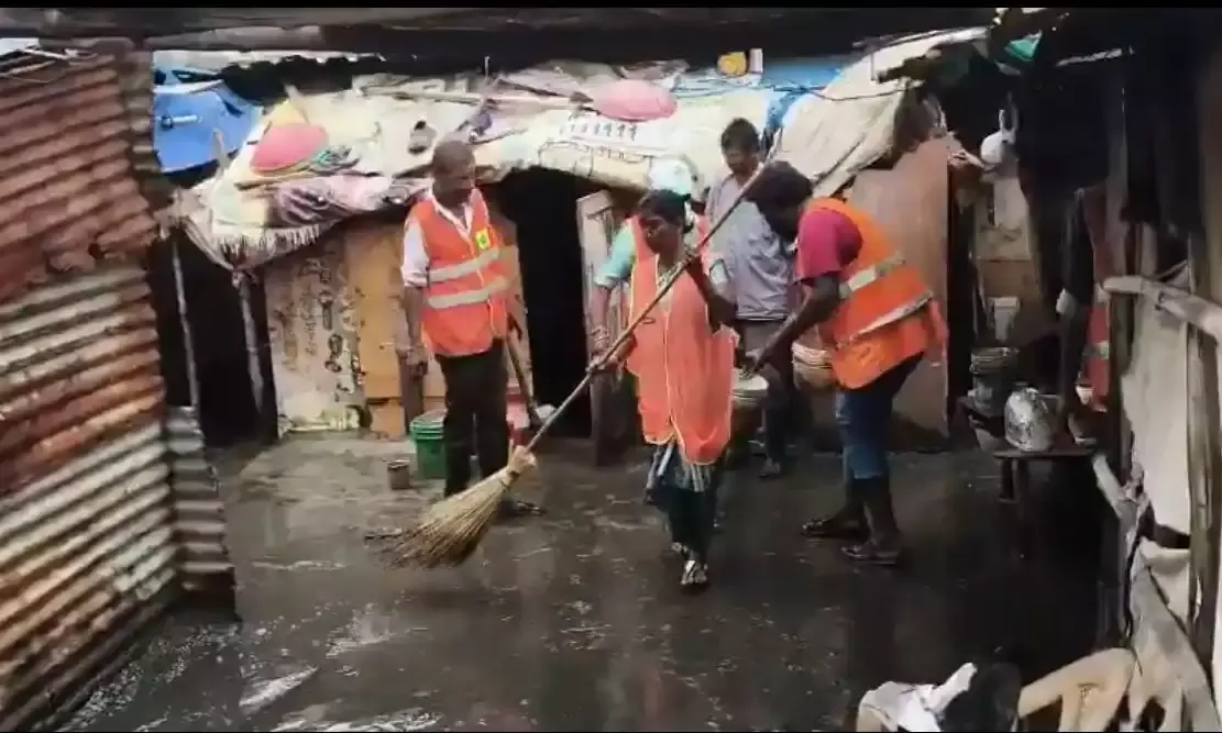 Hyderabad: GHMC launches cleaning operation in flood-hit areas along Musi river