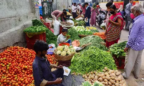 CM Naidu calls for mobile Rythu Bazaars, upgrade of existing markets