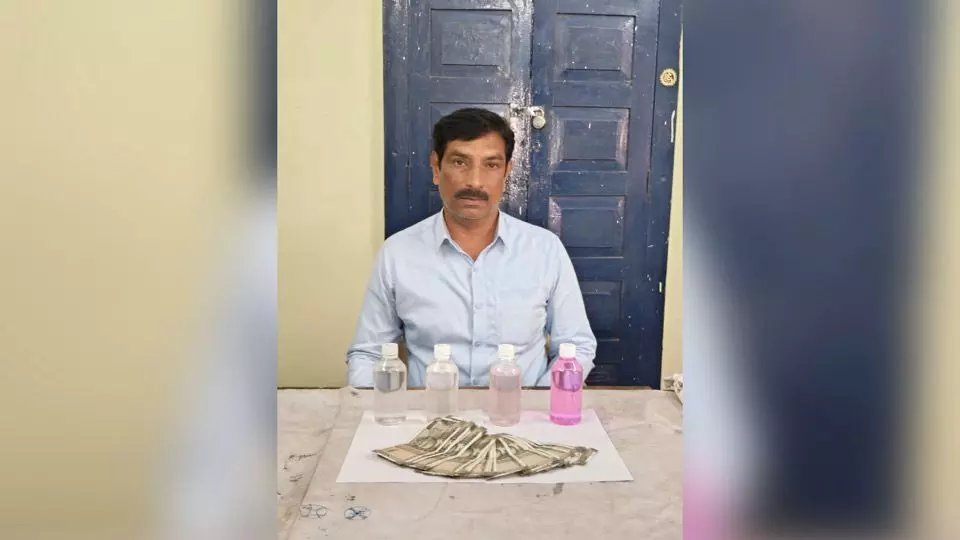 ACB catches Lalaguda TGSPDCL engineer taking Rs 15,000 bribe ACB catches Lalaguda TGSPDCL engineer taking Rs 15,000 bribe