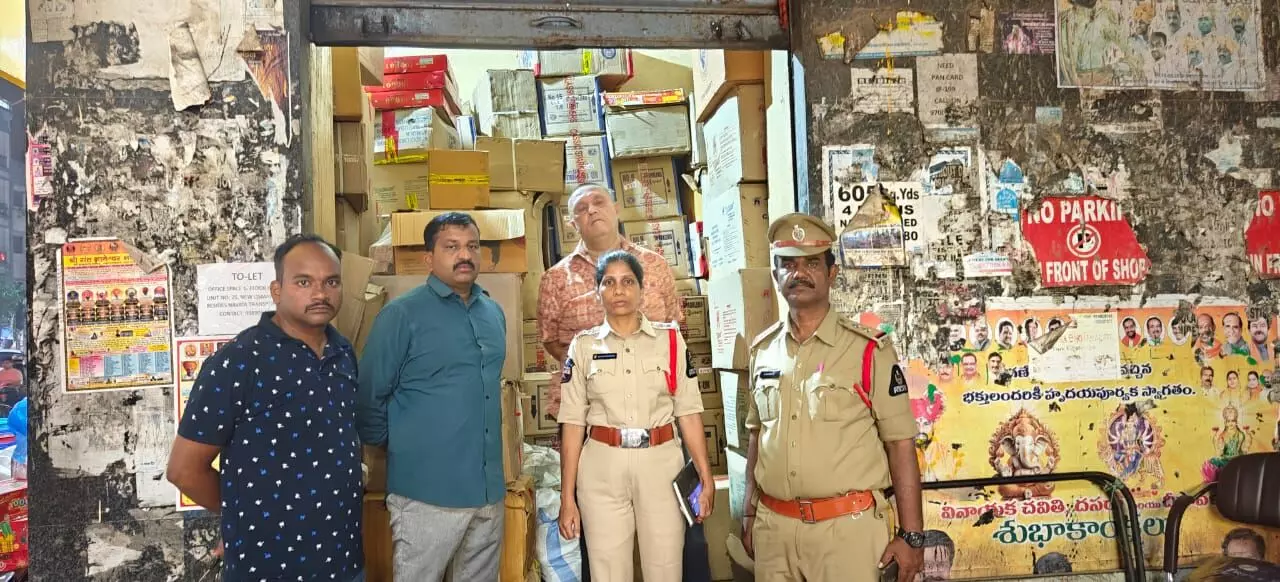 Afzalgunj police seize firecrackers worth Rs 18 lakh from unlicensed godown Afzalgunj police seize firecrackers worth Rs 18 lakh from unlicensed godown