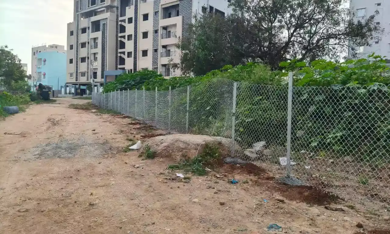 HYDRAA reclaims 3,712 sq yards of park land from encroachers in Bandlaguda Jagir