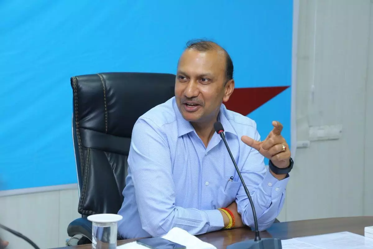 Transferring Bhoodan lands: Telangana HC issues notices on plea seeking FIR against IAS officer Naveen Mittal Transferring Bhoodan lands: Telangana HC issues notices on plea seeking FIR against IAS officer Naveen Mittal