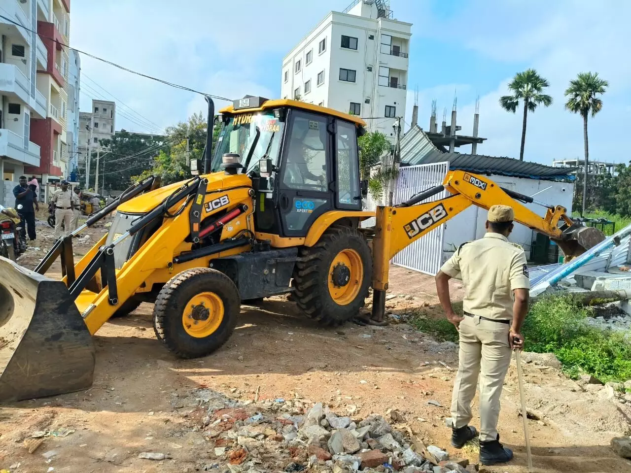 HYDRAA dismantles illegal structures at public places in Rajendranagar; frees land worth Rs 139 Cr HYDRAA dismantles illegal structures at public places in Rajendranagar; frees land worth Rs 139 Cr