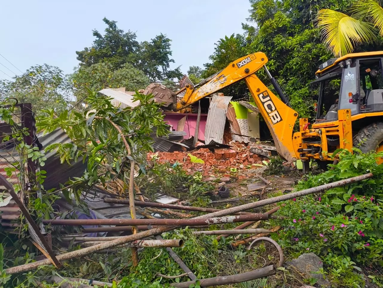 Hyderabad: HYDRAA reclaims 1.30 acres of govt land worth Rs 110 Cr in Kulsumpur Hyderabad: HYDRAA reclaims 1.30 acres of govt land worth Rs 110 Cr in Kulsumpur