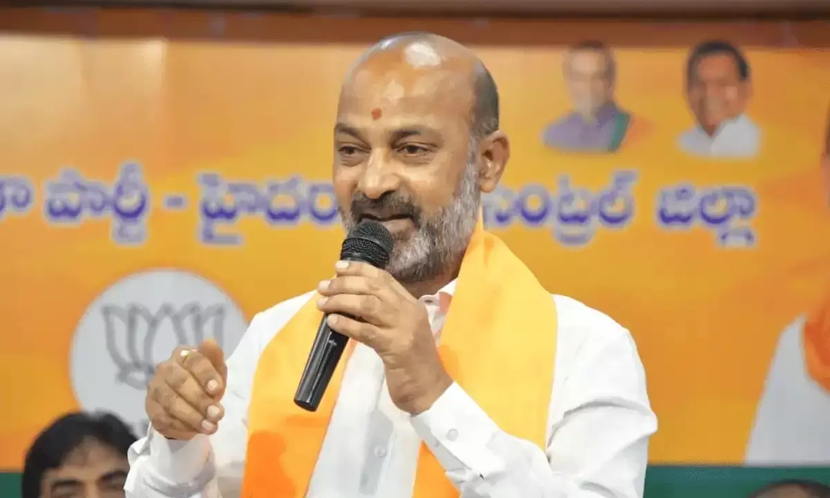 Bandi Sanjay warns Telangana netas having links to Maoist groups