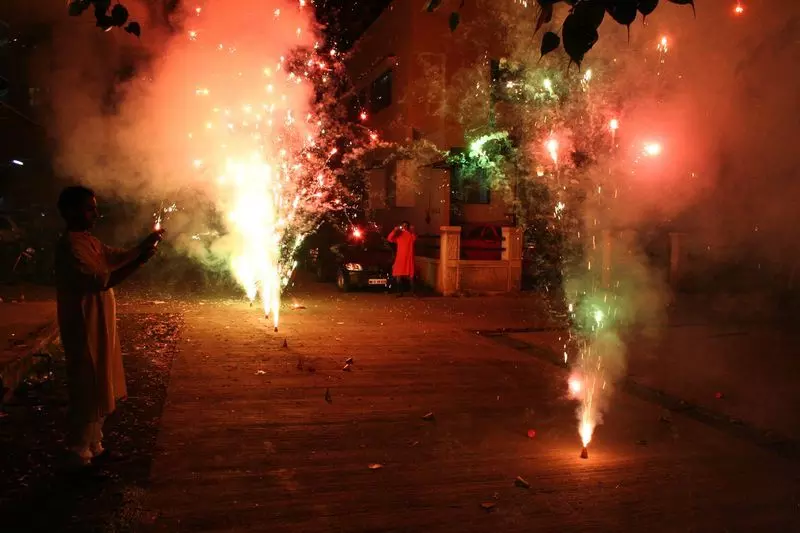 Day after Diwali: Pollution spike chokes cities, hospitals see surge in respiratory cases Day after Diwali: Pollution spike chokes cities, hospitals see surge in respiratory cases
