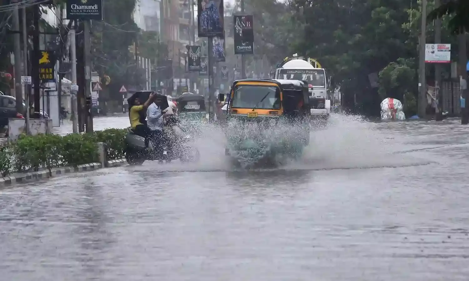 Orange alert: IMD forecasts thunderstorm, gusty winds, light rainfall in Andhra parts
