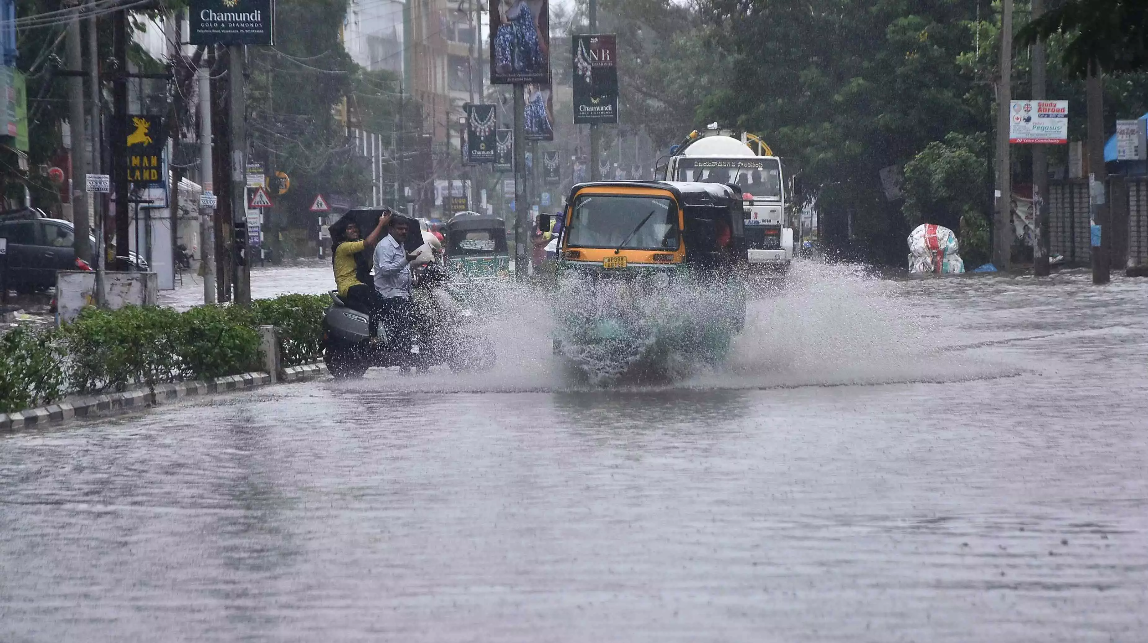 Orange alert: IMD forecasts thunderstorm, gusty winds, light rainfall in Andhra parts Orange alert: IMD forecasts thunderstorm, gusty winds, light rainfall in Andhra parts