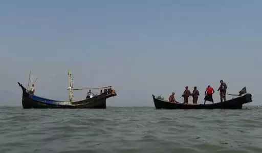 8 Andhra fishermen held by Bangladesh Navy after boat drifts across border; AP govt steps in 8 Andhra fishermen held by Bangladesh Navy after boat drifts across border; AP govt steps in
