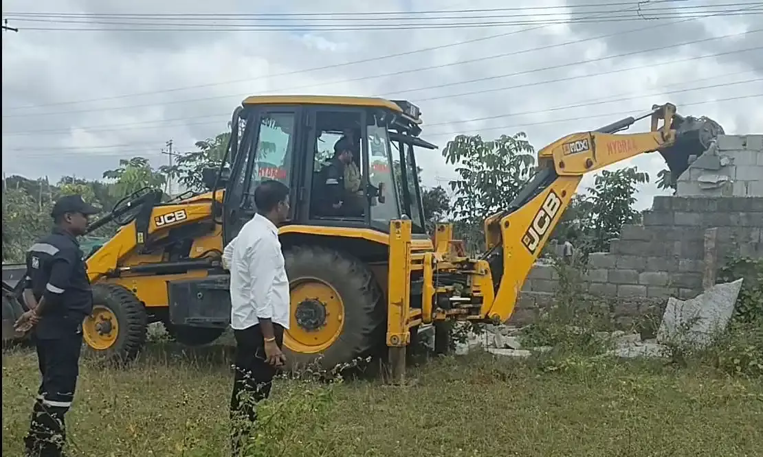 8-year fight: Pocharam residents rejoice after HYDRAA demolishes illegal wall
