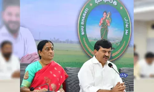 OSD fiasco: Telangana Forest Minister Konda Surekha relents; apologizes for her daughterās behavour