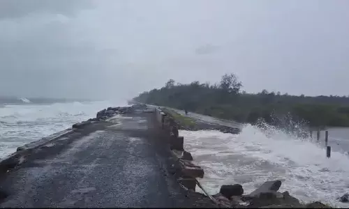Andhra braces as Cyclone Montha nears landfall near Kakinada; experts warn of Michaung-level impact Andhra braces as Cyclone Montha nears landfall near Kakinada; experts warn of Michaung-level impact