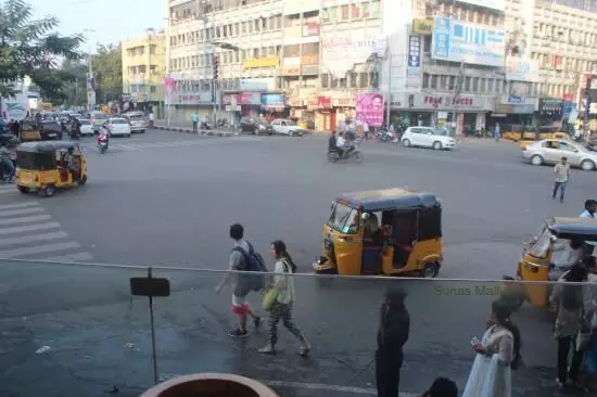 Elevated corridor construction: Paradise–Dairy Farm road shut for nine months from Oct 30; check diversions Elevated corridor construction: Paradise–Dairy Farm road shut for nine months from Oct 30; check diversions