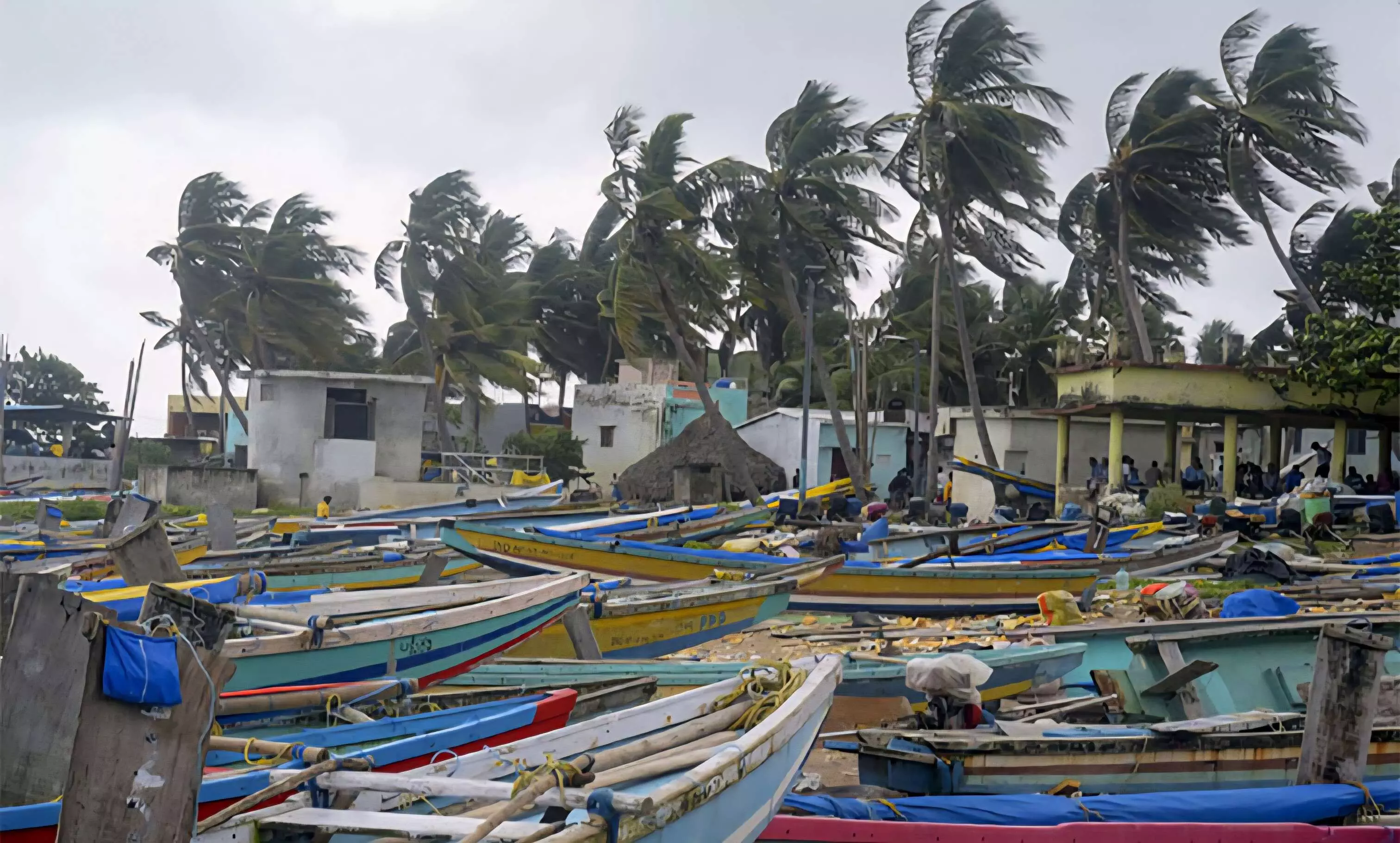Cyclone ‘Montha’ makes landfall near Narsapur; heavy  rains lash Andhra parts Cyclone ‘Montha’ makes landfall near Narsapur; heavy  rains lash Andhra parts