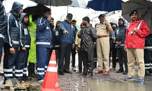 HYDRAA, GHMC inspect Lakdikapul after rains; assess water stagnation, drainage and desilting works HYDRAA, GHMC inspect Lakdikapul after rains; assess water stagnation, drainage and desilting works