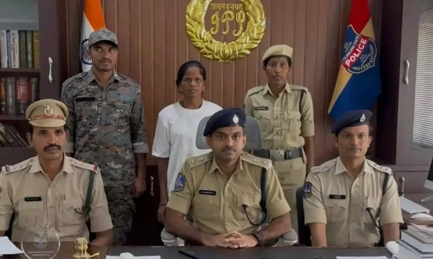 Woman Maoist from Chhattisgarh surrenders before Mulugu DSP