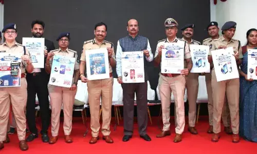`Cybercriminals loot Rs 1 Cr every dayā: Police launch `Jaagrut Hyderabad ā Surakshit Hyderabadā to keep fraudsters at bay `Cybercriminals loot Rs 1 Cr every dayā: Police launch `Jaagrut Hyderabad ā Surakshit Hyderabadā to keep fraudsters at bay