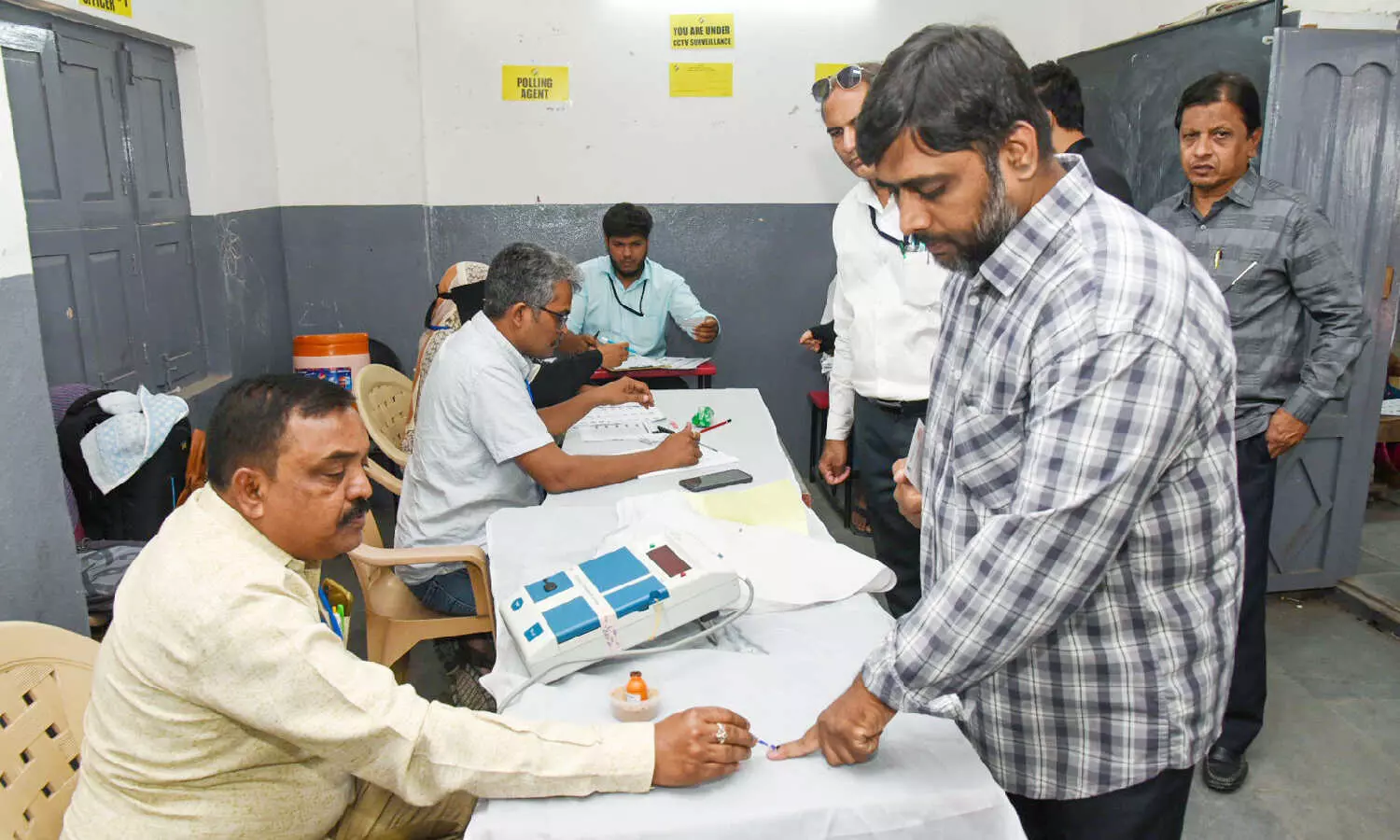 48.2% voter turnout in Jubilee Hills bypoll; Congress, BRS workers clash, file complaints
