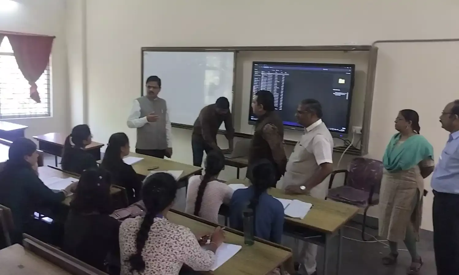 Osmania VC’s surprise visit, checks faculty attendance, seeks student feedback on hostels, food