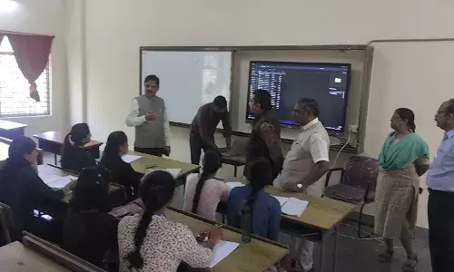 Osmania VC’s surprise visit, checks faculty attendance, seeks student feedback on hostels, food Osmania VC’s surprise visit, checks faculty attendance, seeks student feedback on hostels, food