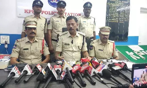 Attention-diversion theft: Accused held in KPHB for stealing Rs 10 lakh from accident victim