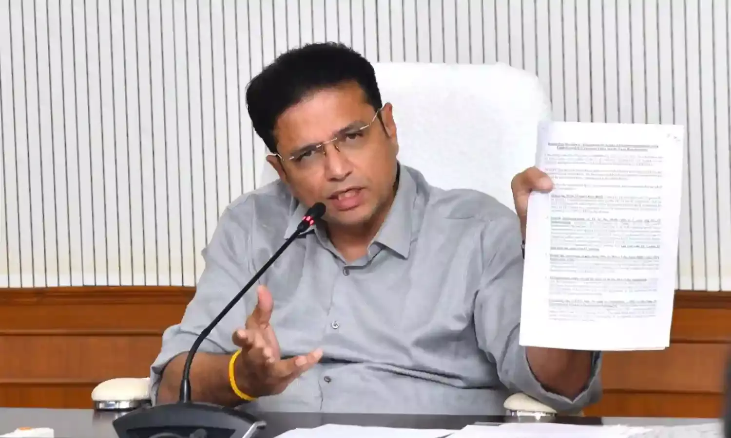 Stop threatening people who invest in Telangana, minister Sridhar Babu to KTR