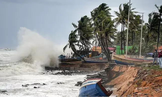 Cyclonic Storm Senyar weakens : MeT forecasts heavy rainfall in Andhra parts