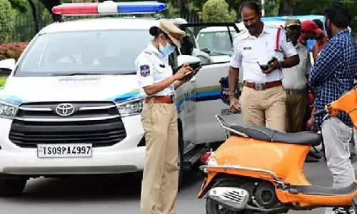 Telangana HC seeks reply on legality of police collecting traffic challans on roadside