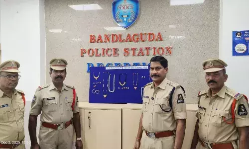 Hyderabad: Bollywood actor Sunil Shettyās namesake carries out series of burglaries; held, ornaments worth Rs 10L seized Hyderabad: Bollywood actor Sunil Shettyās namesake carries out series of burglaries; held, ornaments worth Rs 10L seized