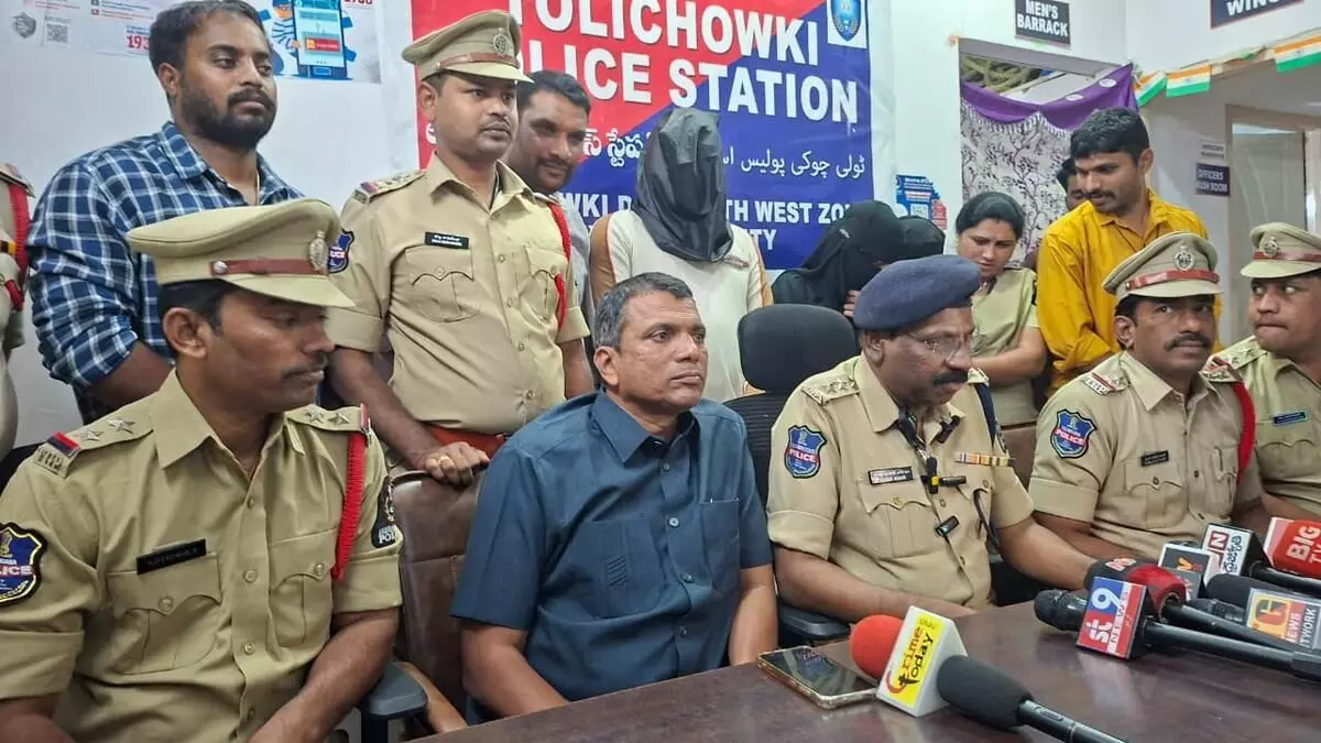 Online investment fraud: Hyderabad resident loses Rs 23.48 lakh in fake trading app; two from Mumbai held Online investment fraud: Hyderabad resident loses Rs 23.48 lakh in fake trading app; two from Mumbai held