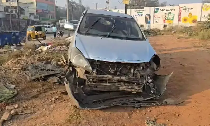 Hyderabad: Speeding car rams into roadside shop in Mailardevpally; youth killed, 2 injured