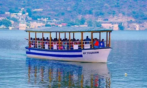 Andhra gives nod to operate 5 luxury tourist boats in backwaters of Vijayawada’s Berm,  Suryalanka Beach