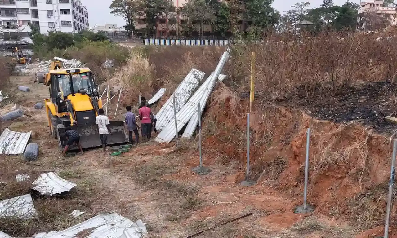 HYDRAA reclaims over 15 acres of government land worth more than Rs 3,000 crore in Miyapur