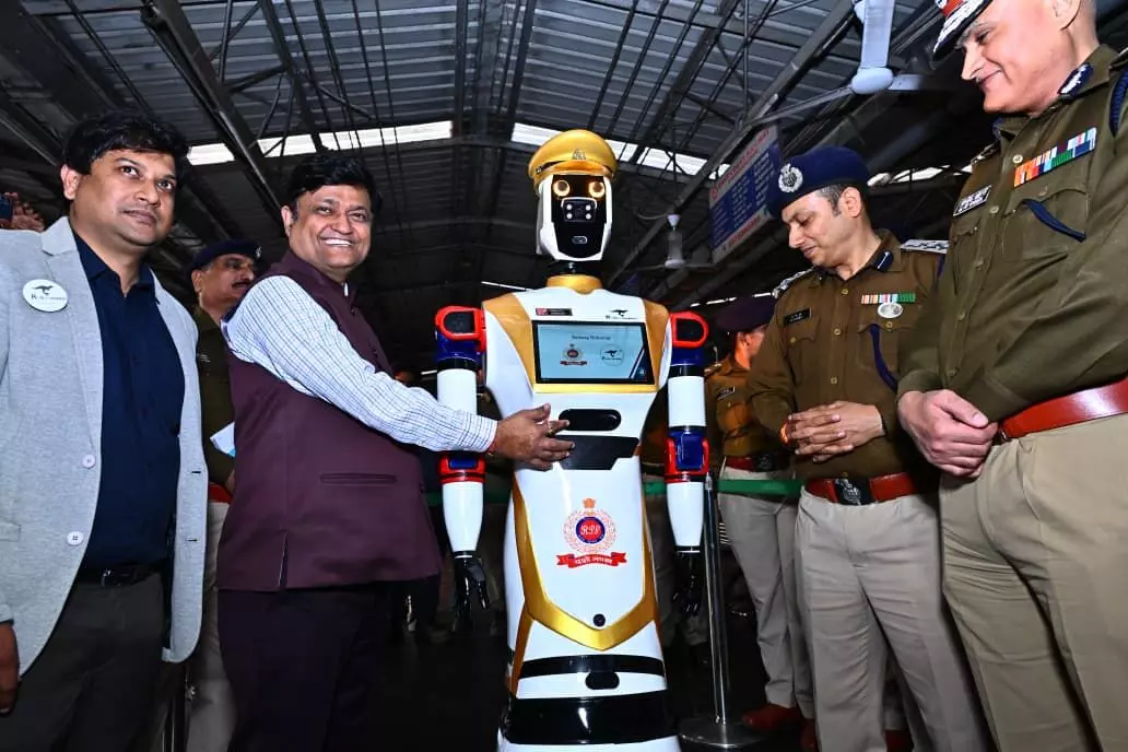 ‘ASC Arjun’: In a first, Indian Railways deploys robot cop at Vizag station ‘ASC Arjun’: In a first, Indian Railways deploys robot cop at Vizag station