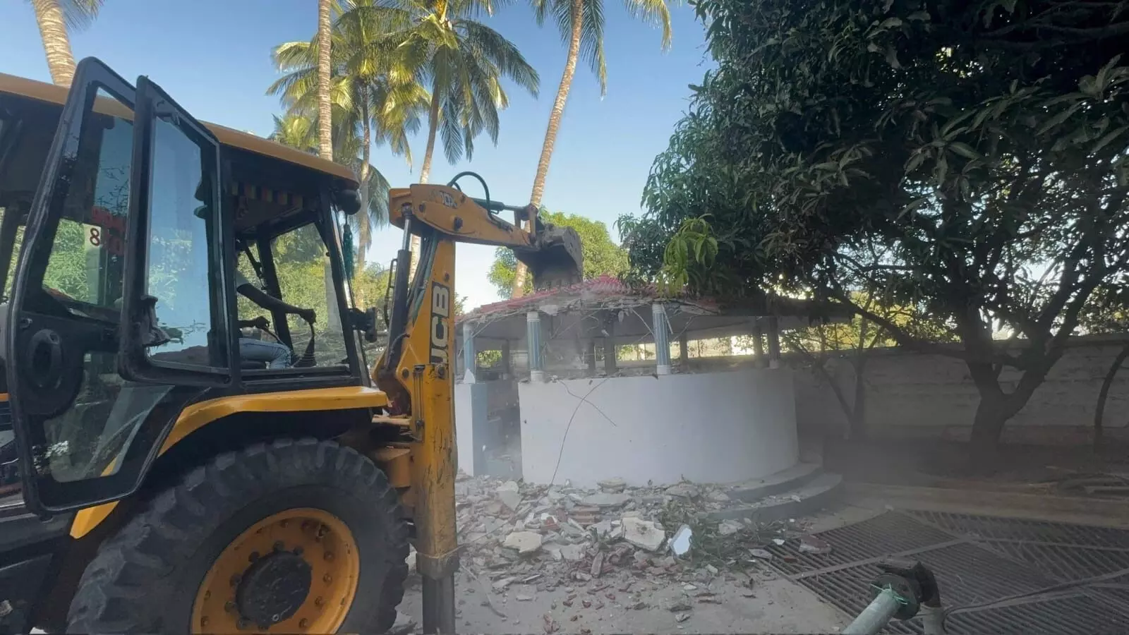 Hyderabad: HYDRAA foils encroachment of 6.12 acres of govt land at Kachavani Singaram Hyderabad: HYDRAA foils encroachment of 6.12 acres of govt land at Kachavani Singaram