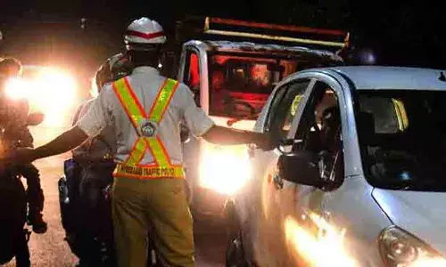 Hyderabad: Tipsy driver drags SI on car bonnet while trying to escape drunk driving check at Yacharam; 3 injured