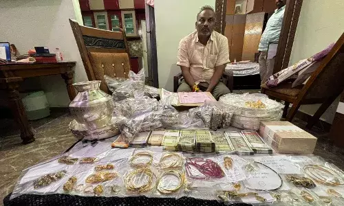 How Prakasam Municipal Commissioner Yadala Maheswara Rao illegally earned crores, gets booked