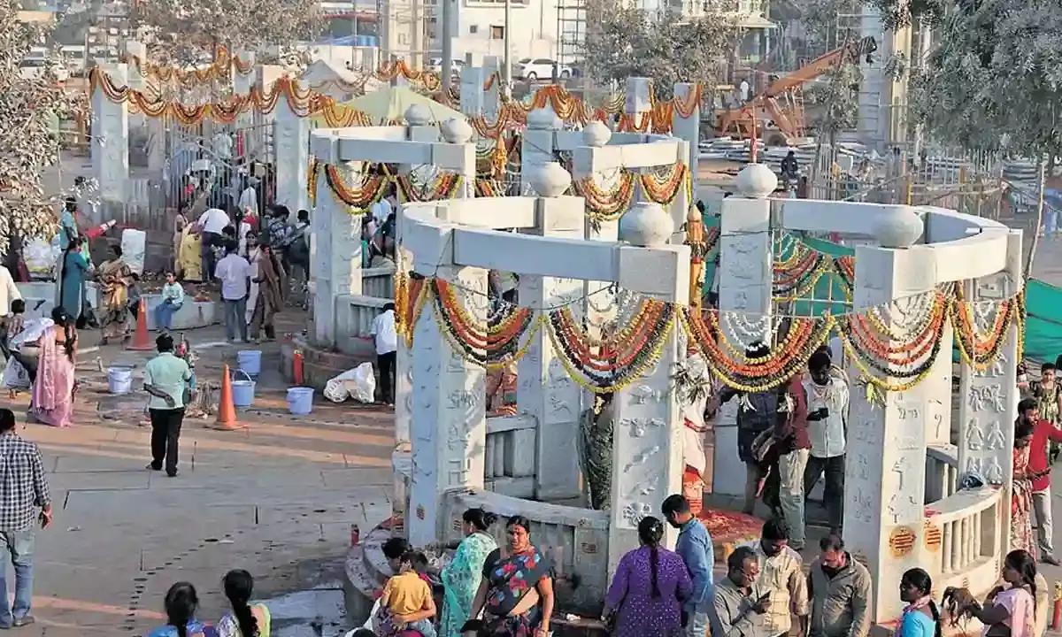 Telangana police Dial-112 handles over 500 emergency calls during Medaram Jathara