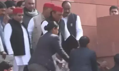 Shashi Tharoor’s stumble in Parliament sparks debate on phone use while climbing stairs