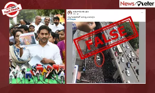 A photo claiming to show former Andhra Pradesh Chief Minister YS Jagan Mohan Reddy’s vehicle surrounded by a massive crowd in Guntur is circulating widely on social media.