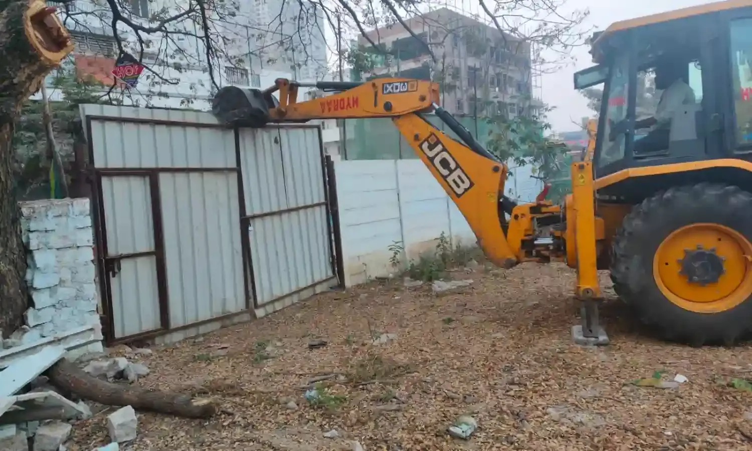 Hyderabad: HYDRAA reclaims 3,000 sq yards of park land worth Rs 60 crore at Narsingi