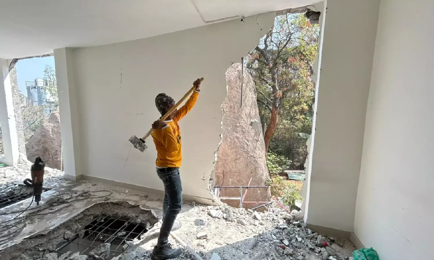 HYDRAA saves Rs 1,003 crore govt land in Jubilee Hills, Khanamet; illegal structures demolished